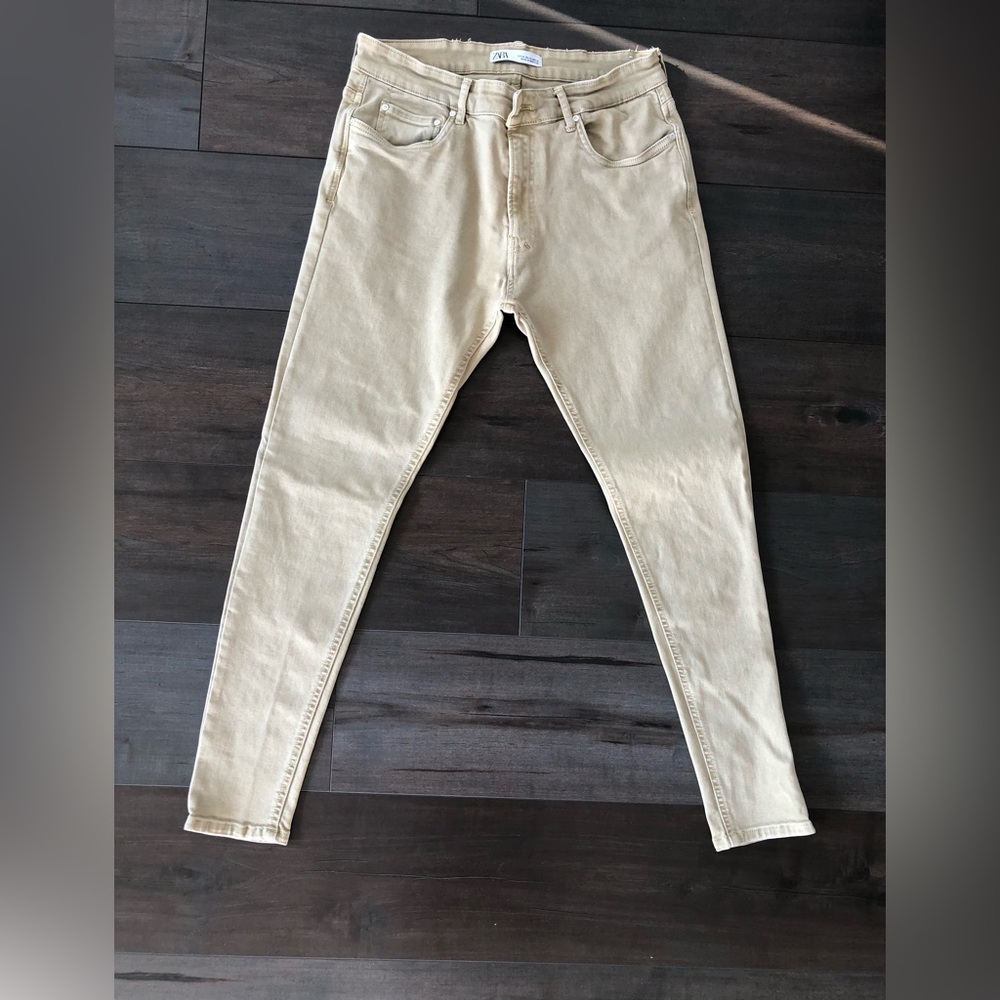 Zara men’s beige jean size 34